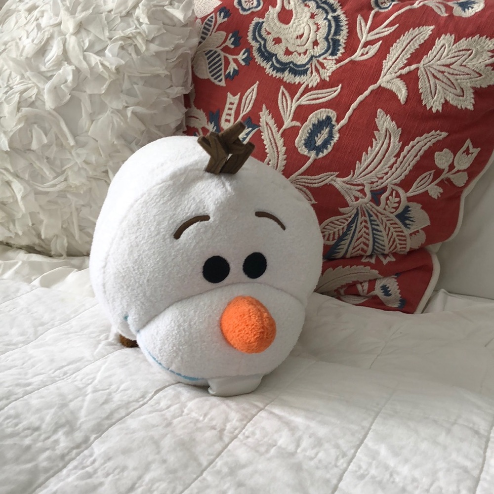 LIKE NEW Olaf Tsum Tsum Stuffed Animal